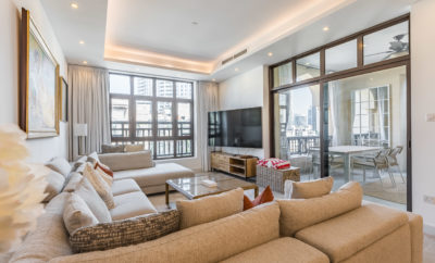 Luxury 2.5-Bedroom Apartment with Private Pool in Downtown Dubai