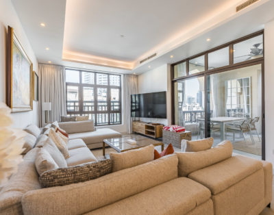 Luxury 2.5-Bedroom Apartment with Private Pool in Downtown Dubai